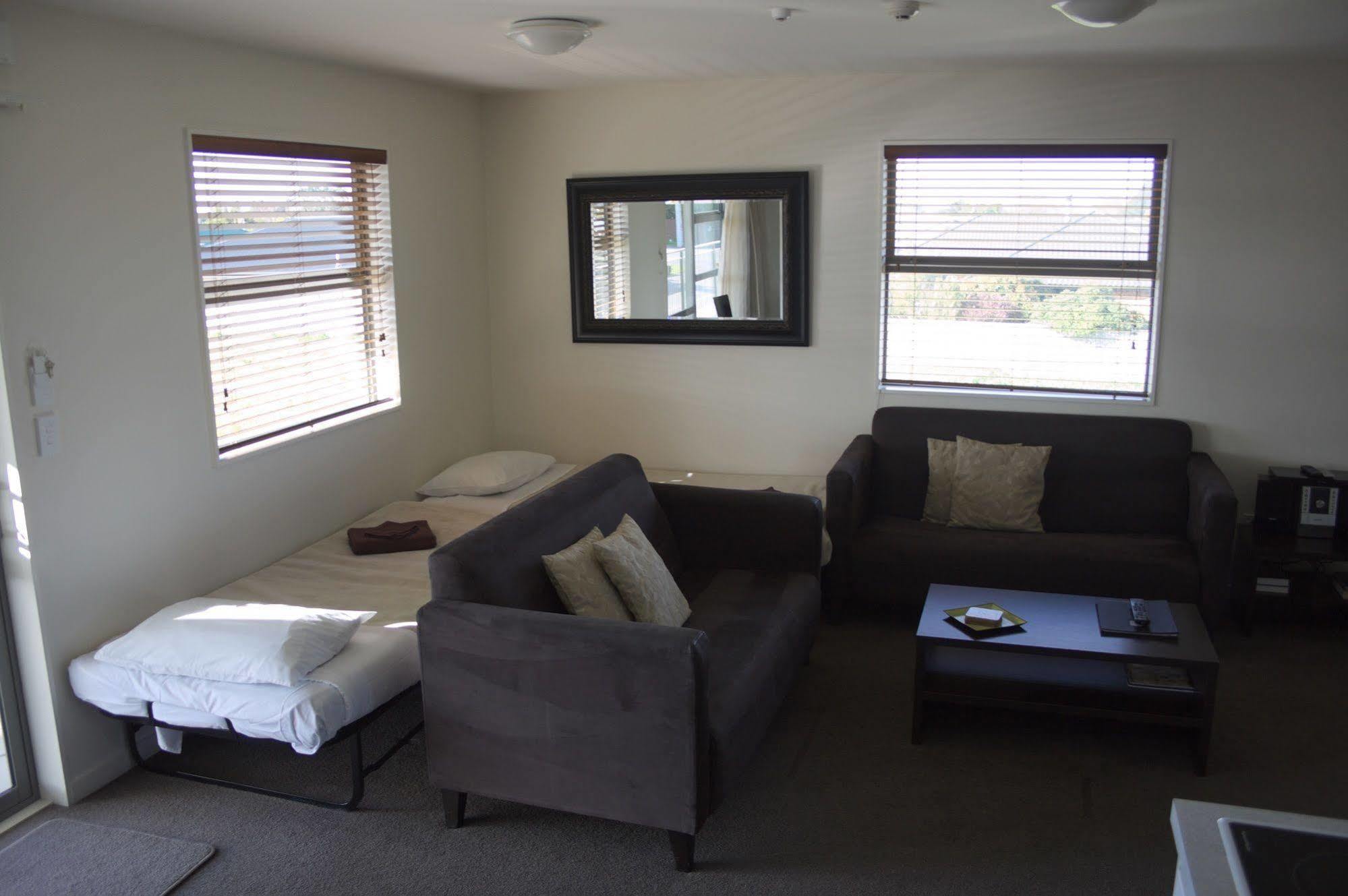 Pegasus Gateway Motels & Apartments Rangiora Exterior photo