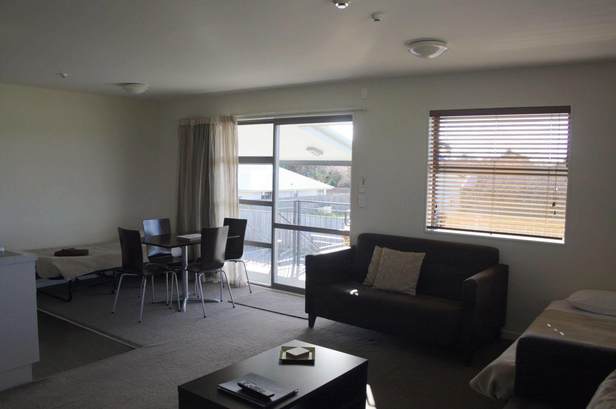 Pegasus Gateway Motels & Apartments Rangiora Exterior photo
