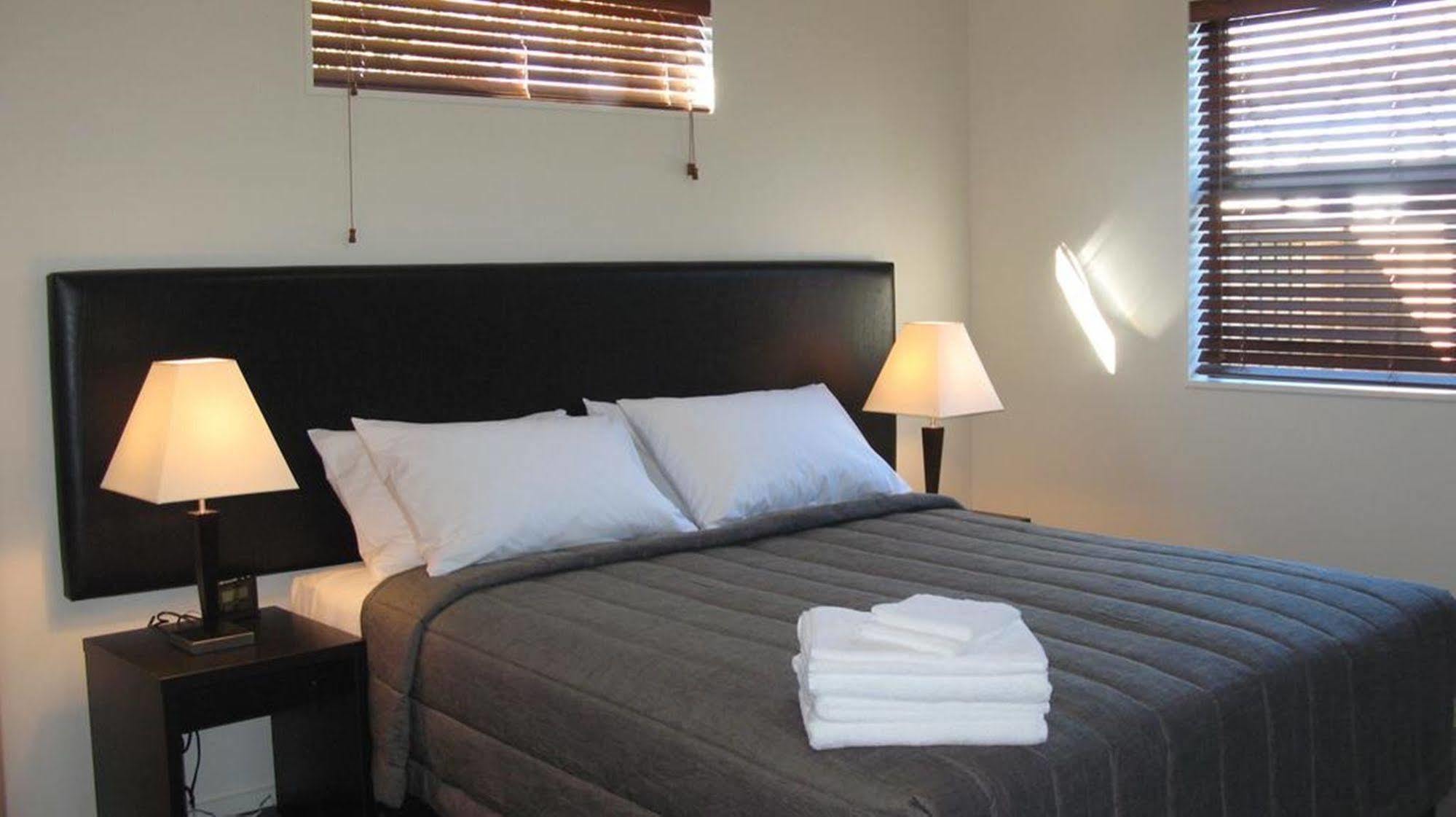 Pegasus Gateway Motels & Apartments Rangiora Exterior photo
