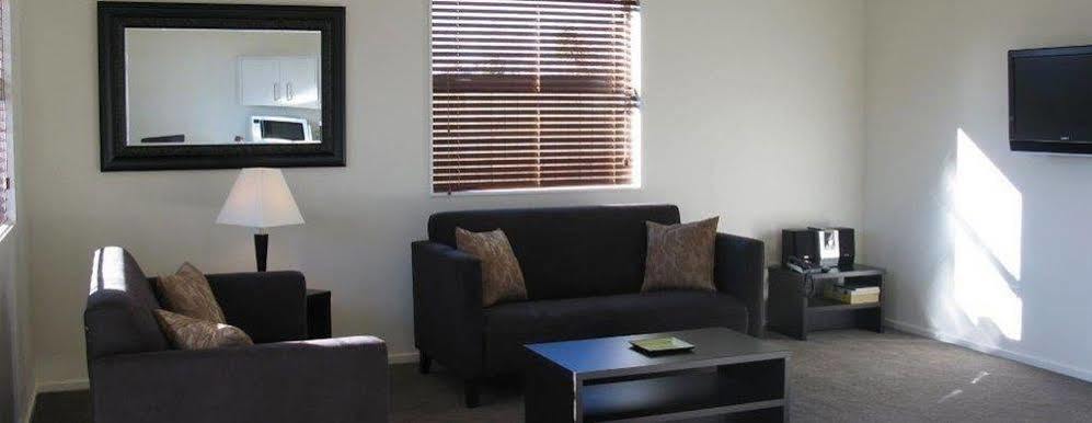 Pegasus Gateway Motels & Apartments Rangiora Exterior photo